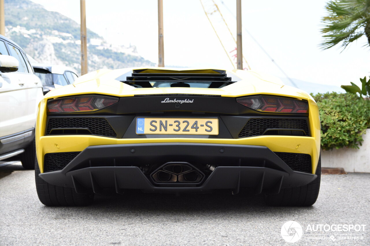 Lamborghini Aventador S LP740-4