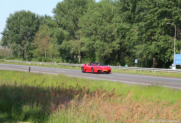 Ferrari Scuderia Spider 16M