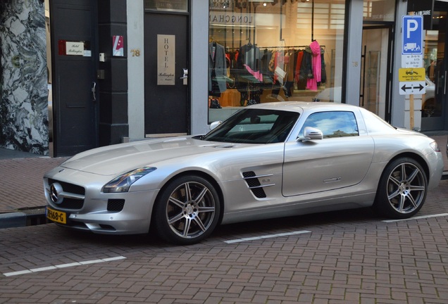 Mercedes-Benz SLS AMG