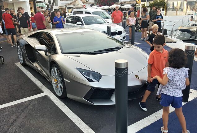 Lamborghini Aventador LP700-4