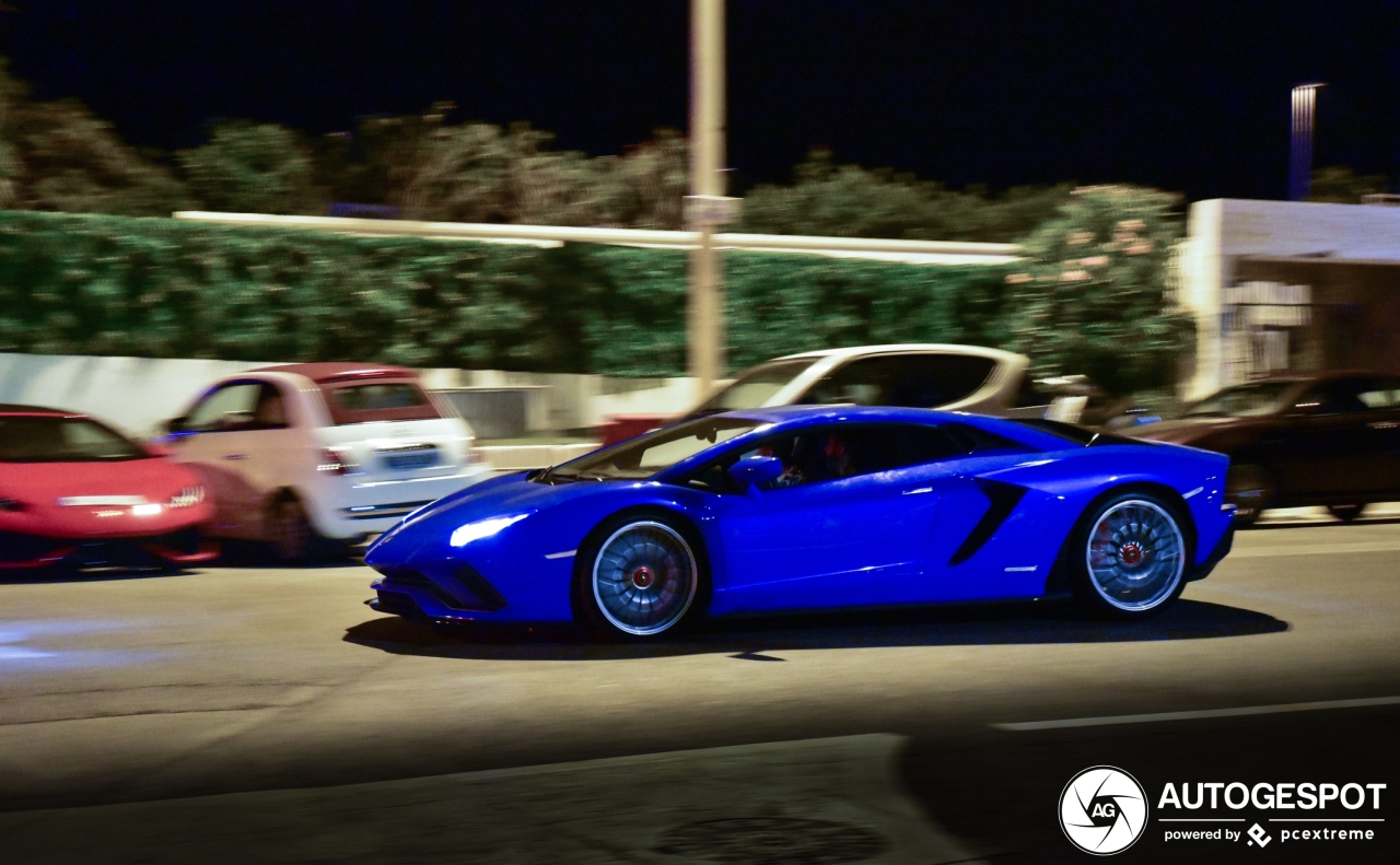 Lamborghini Aventador S LP740-4