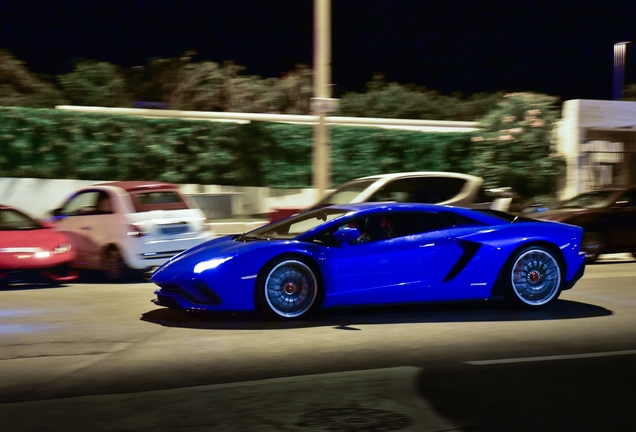 Lamborghini Aventador S LP740-4