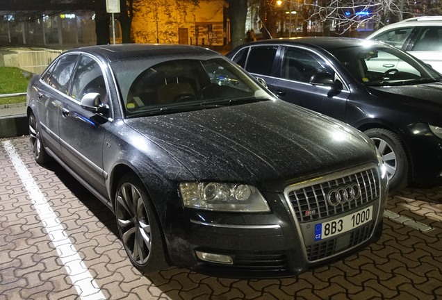 Audi S8 D3