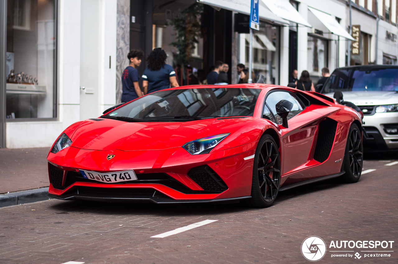 Lamborghini Aventador S LP740-4