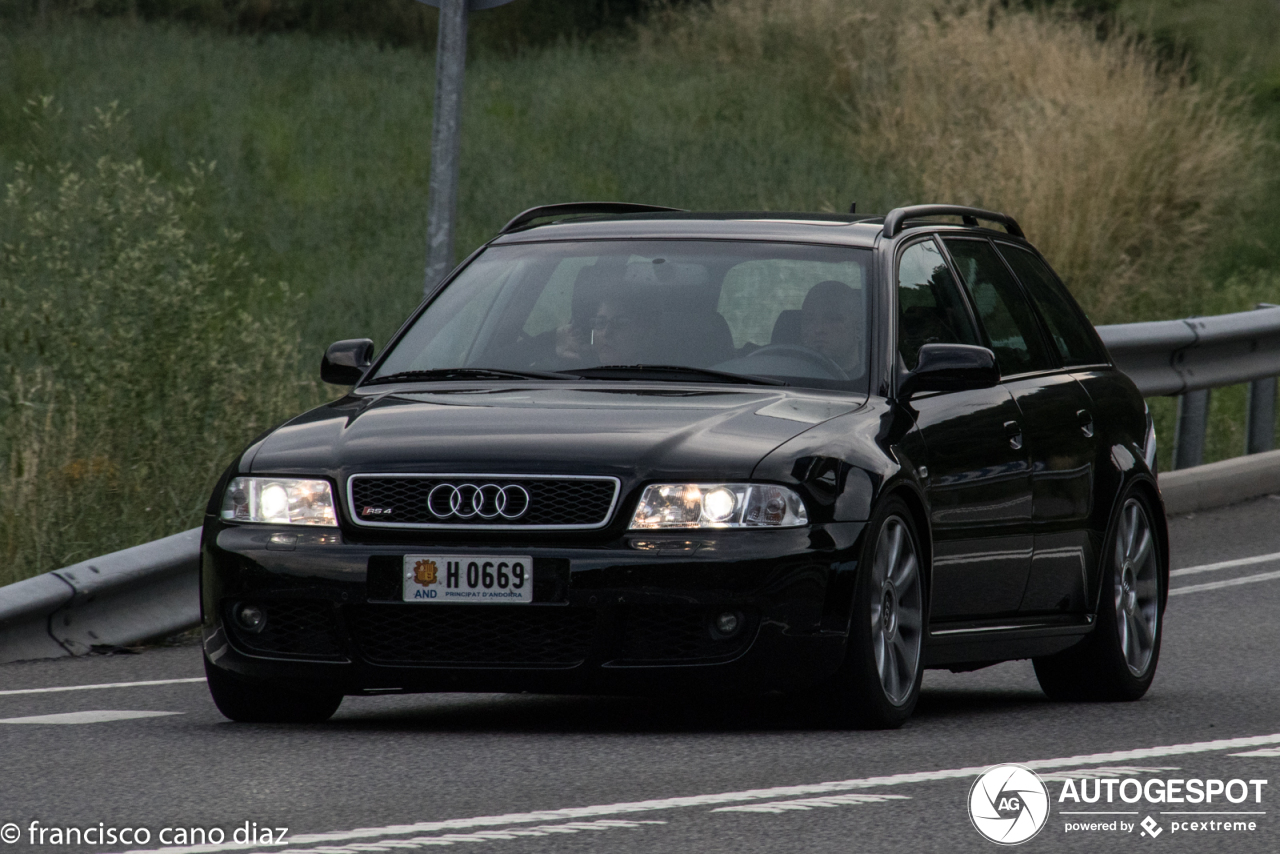 Audi RS4 Avant B5