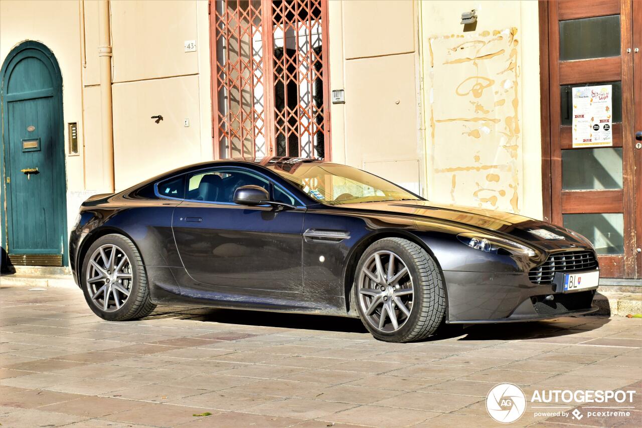 Aston Martin V8 Vantage 2012