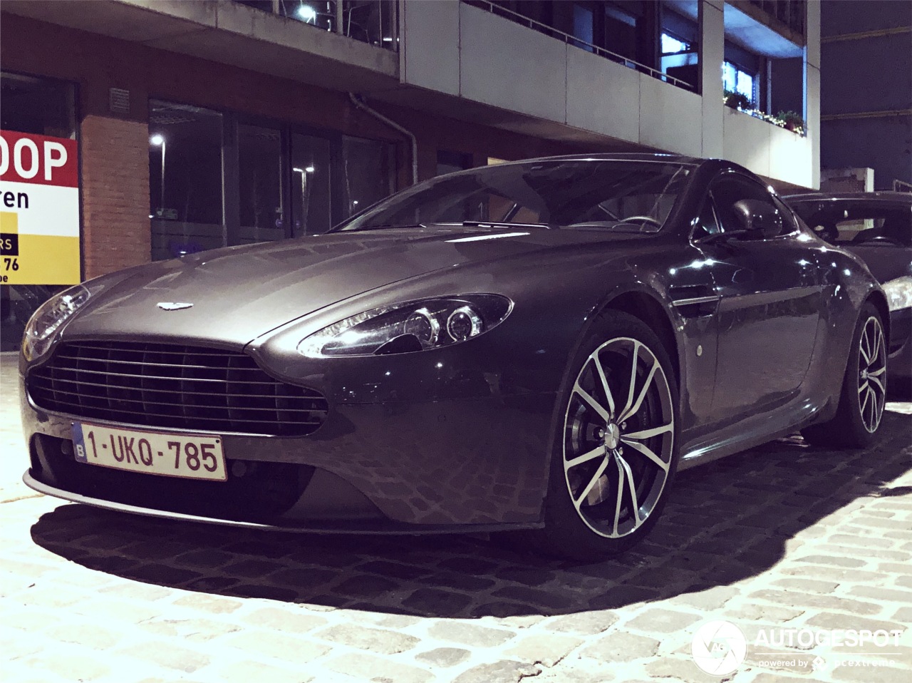 Aston Martin V8 Vantage 2012