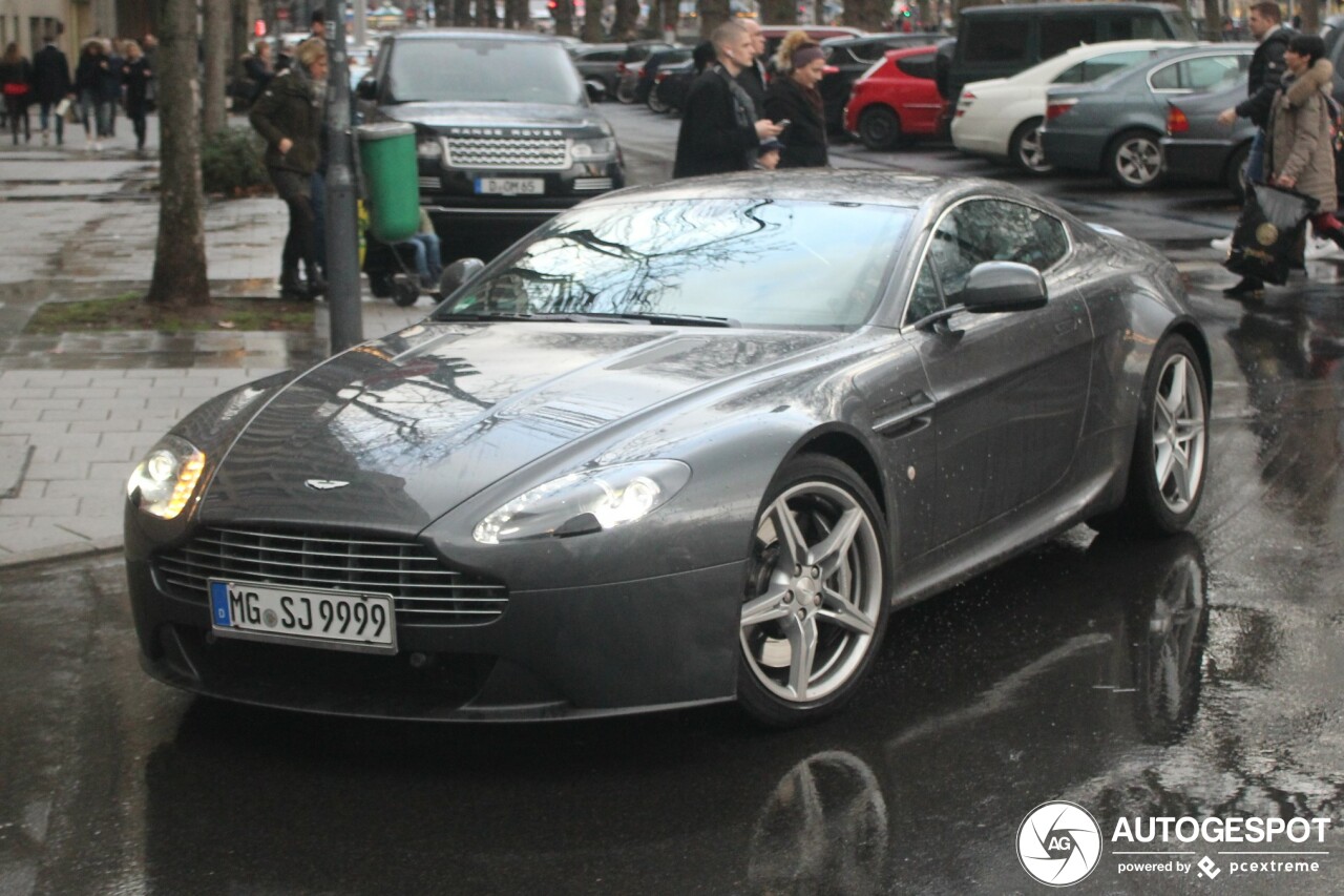 Aston Martin V8 Vantage 2012