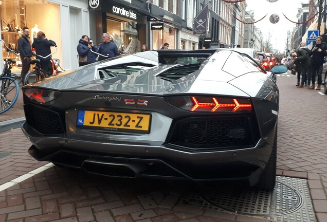 Lamborghini Aventador LP700-4 Roadster