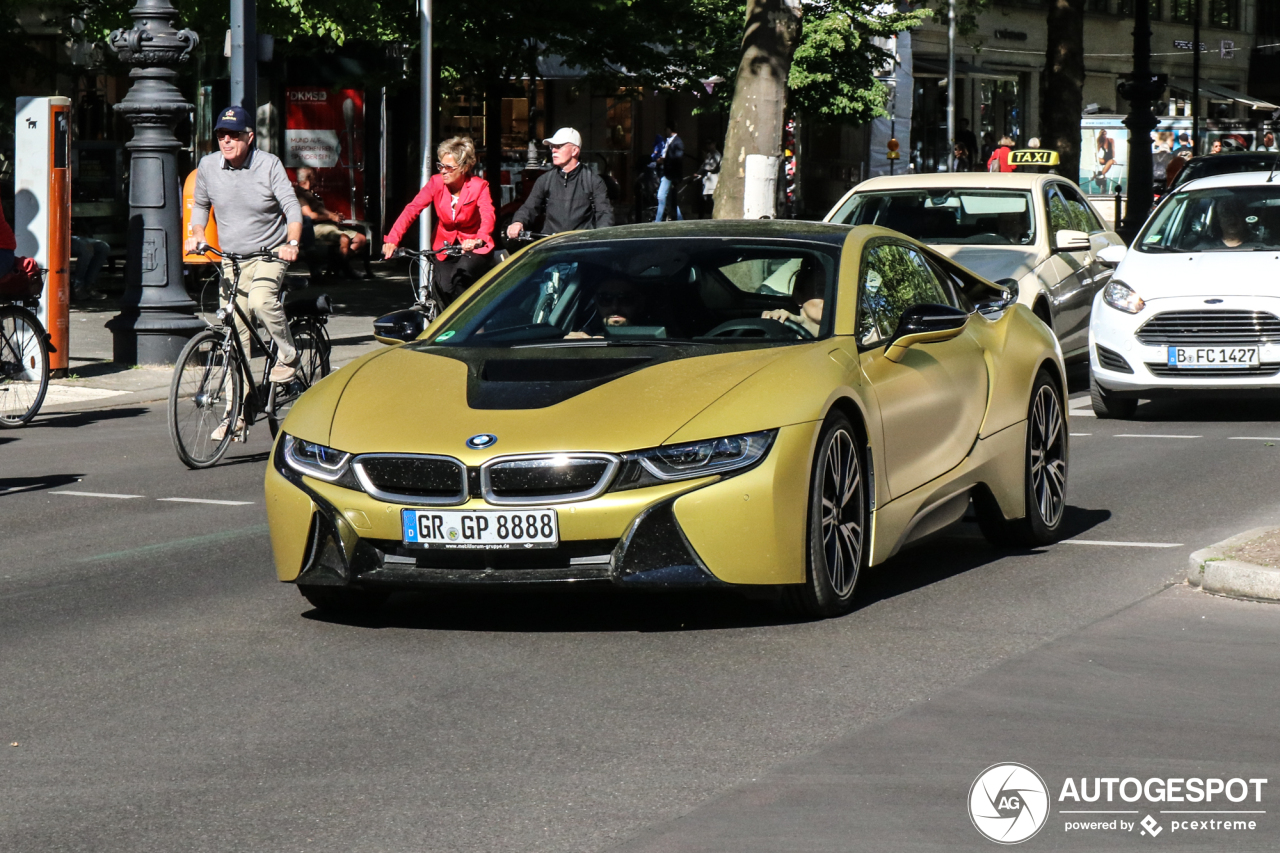 BMW i8 Protonic Frozen Yellow Edition