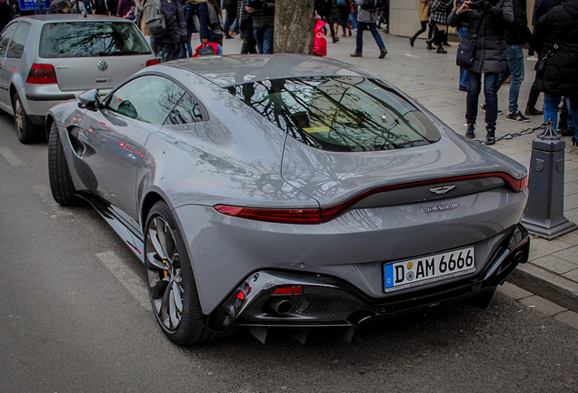 Aston Martin V8 Vantage 2018