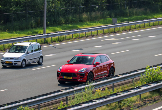 Porsche 95B Macan GTS