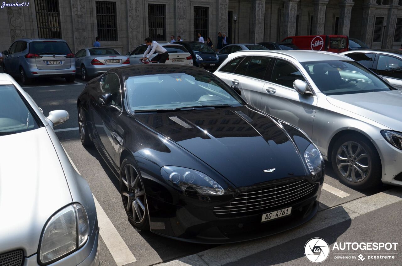 Aston Martin V8 Vantage 2012