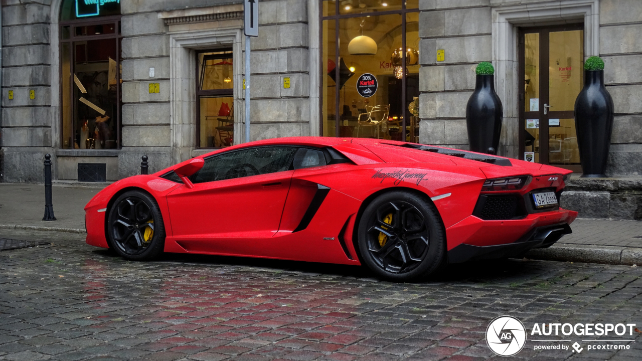 Lamborghini Aventador LP700-4