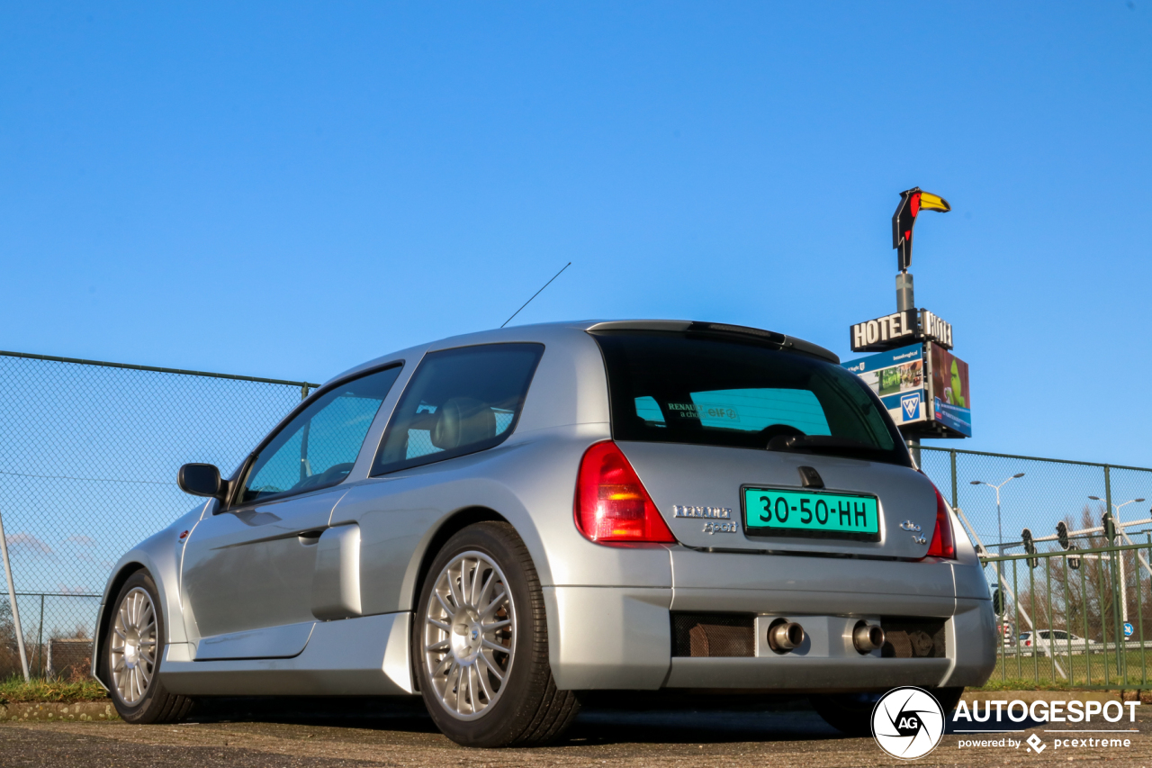 Renault Clio V6