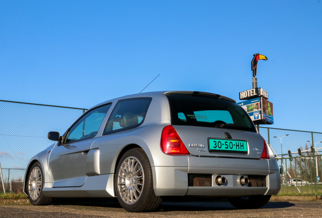 Renault Clio V6