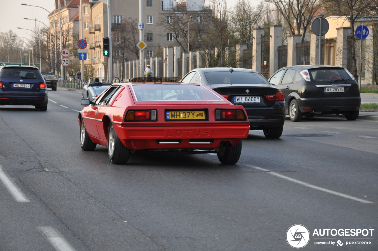 Lotus Esprit S2