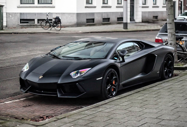 Lamborghini Aventador LP700-4