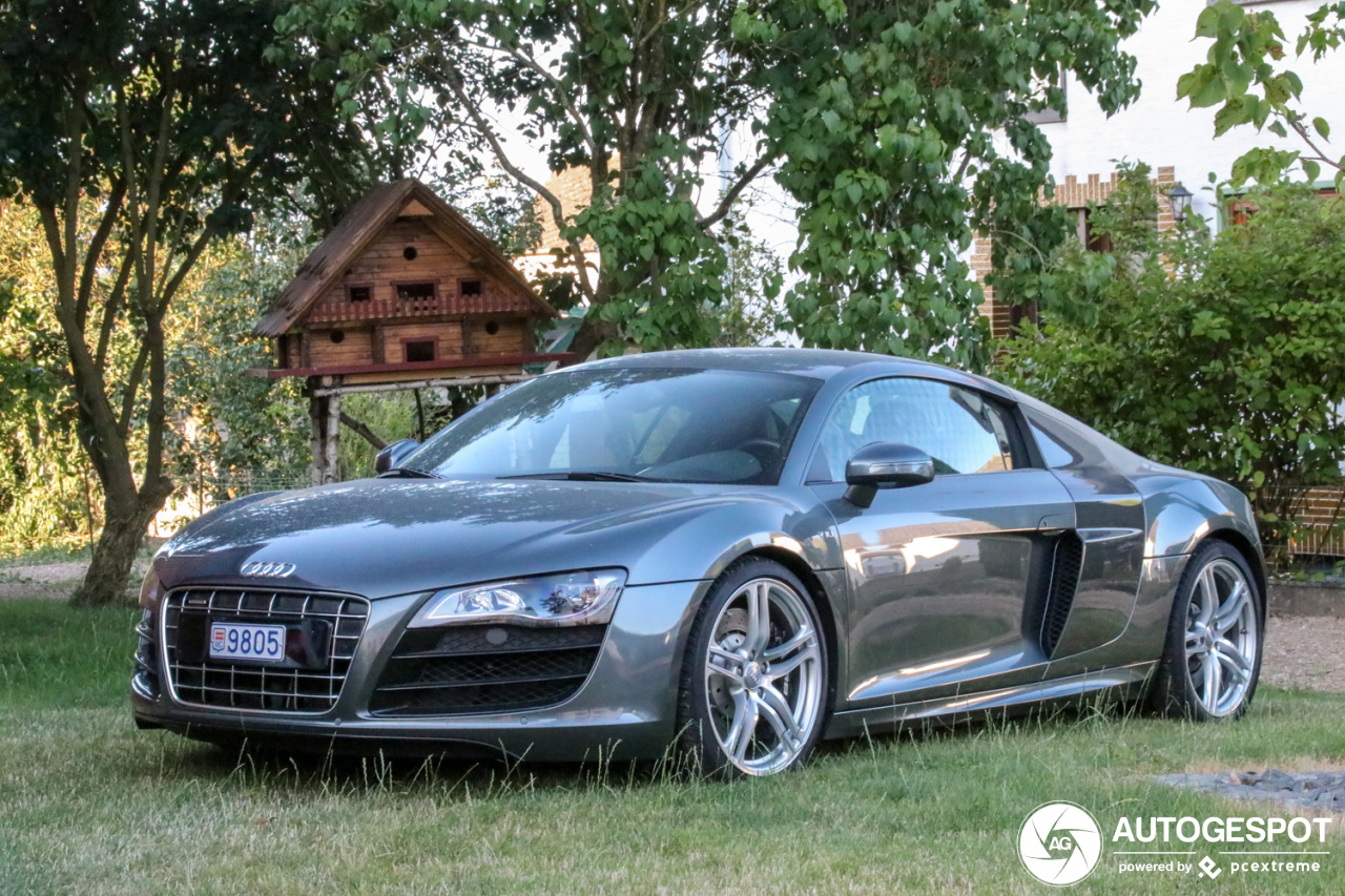 Audi R8 V10