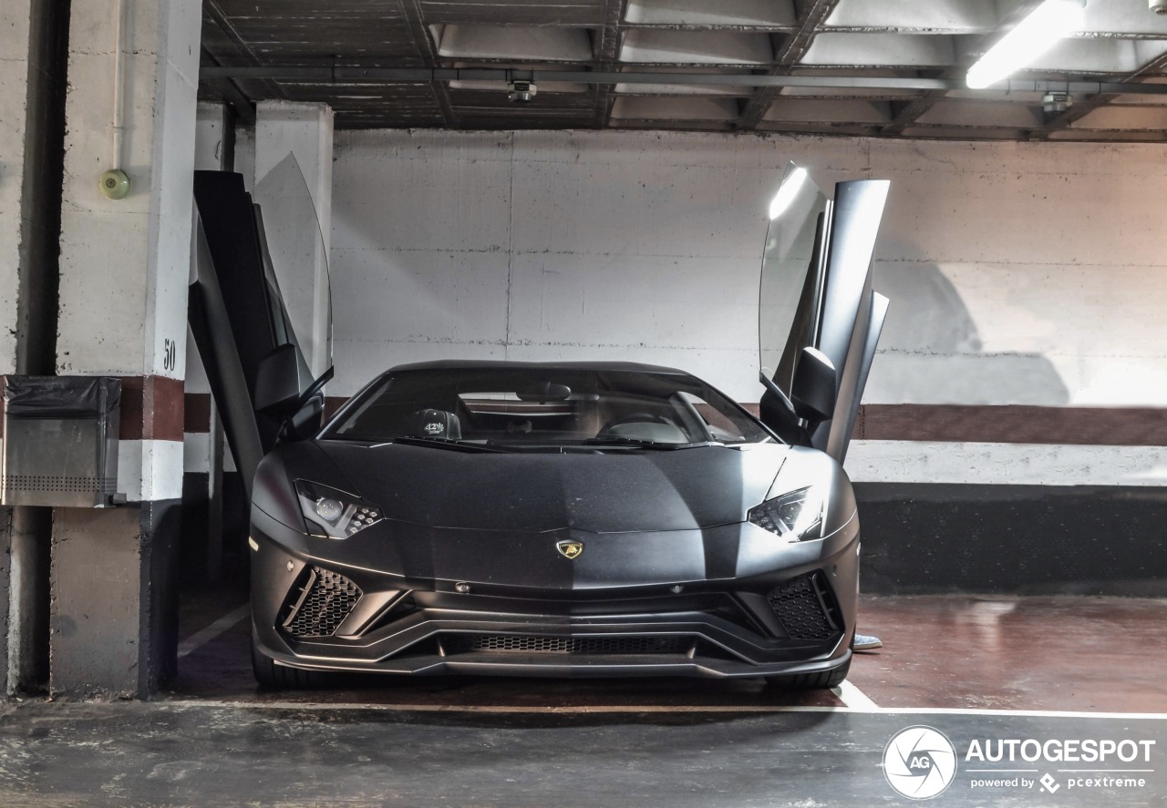 Lamborghini Aventador S LP740-4