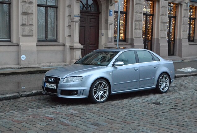 Audi RS4 Sedan