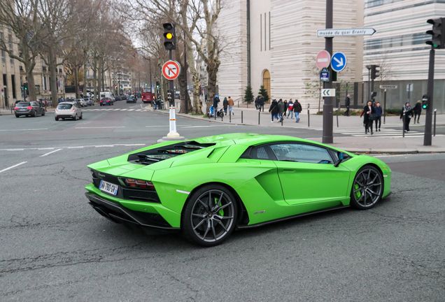 Lamborghini Aventador S LP740-4