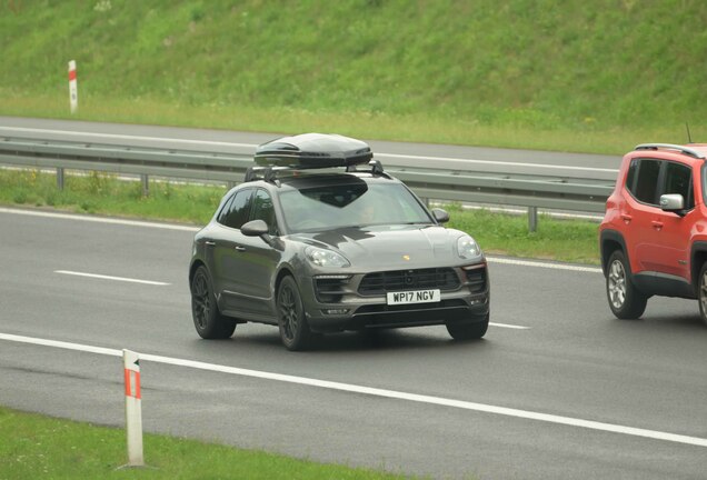 Porsche 95B Macan GTS