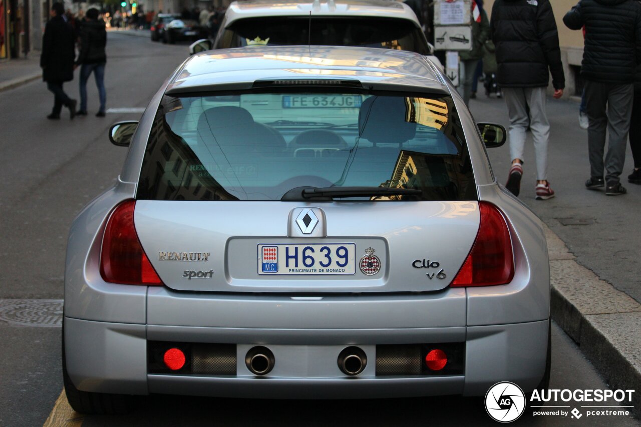 Renault Clio V6