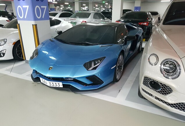 Lamborghini Aventador S LP740-4 Roadster