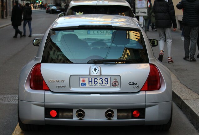 Renault Clio V6