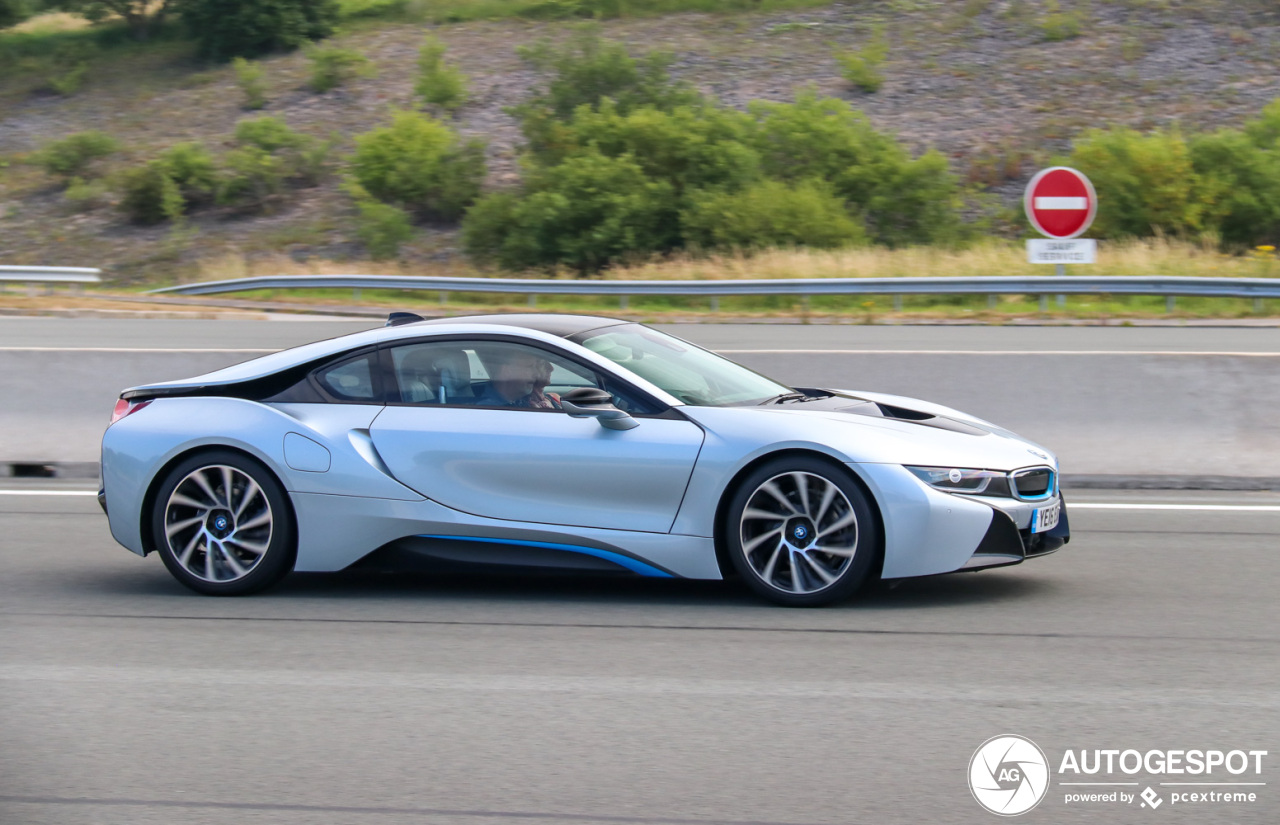 BMW i8