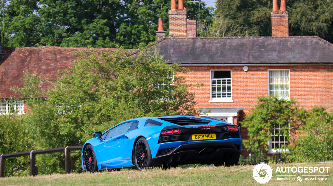 Lamborghini Aventador S LP740-4