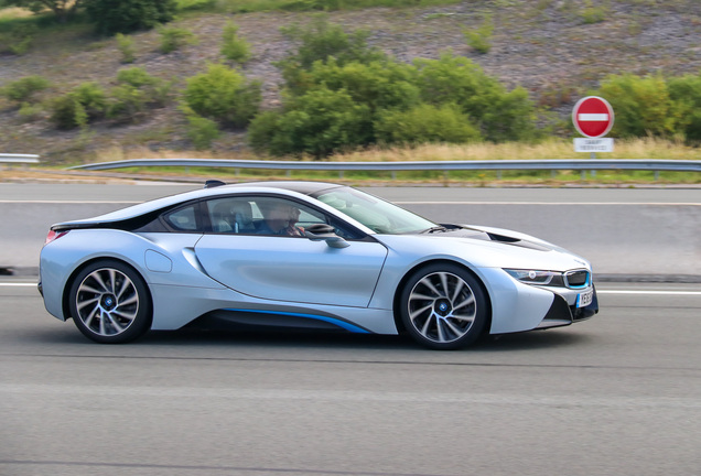 BMW i8