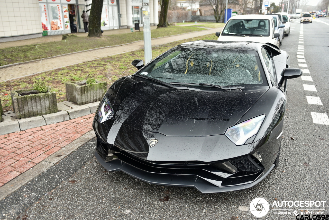 Lamborghini Aventador S LP740-4