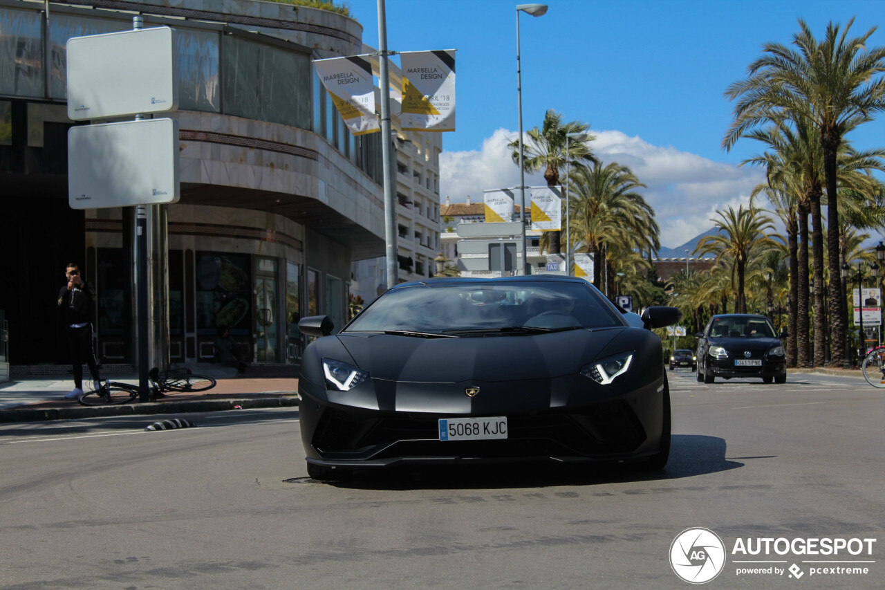 Lamborghini Aventador S LP740-4 Roadster