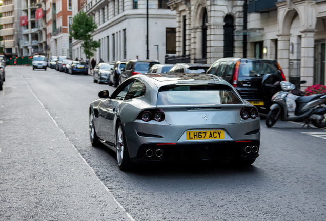 Ferrari GTC4Lusso T