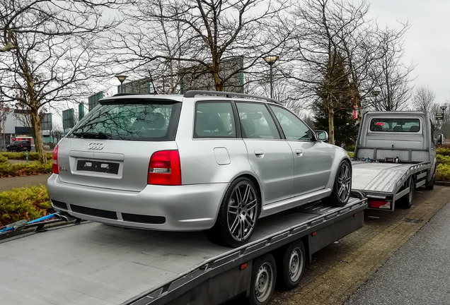 Audi RS4 Avant B5