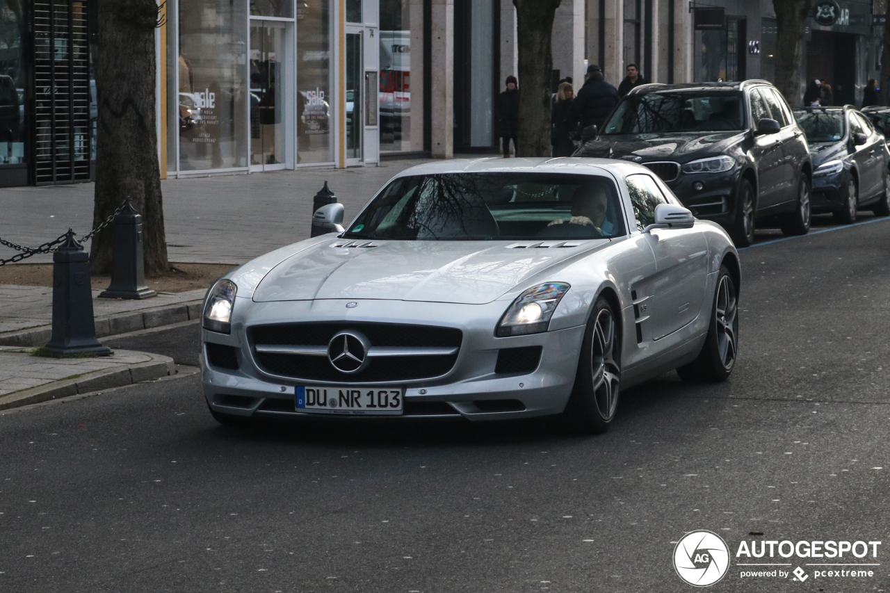 Mercedes-Benz SLS AMG