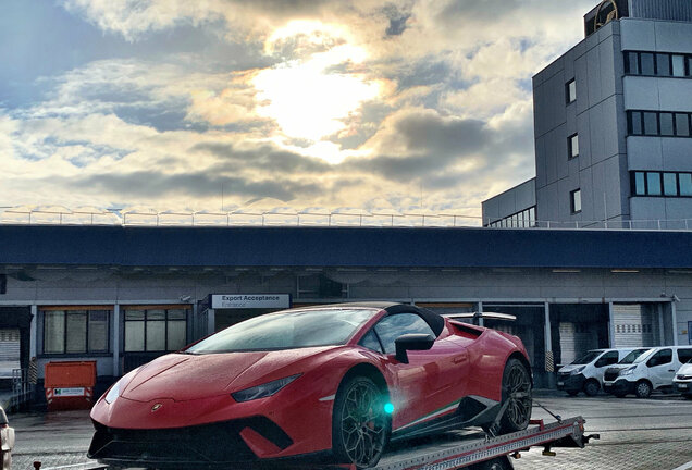 Lamborghini Huracán LP640-4 Performante Spyder