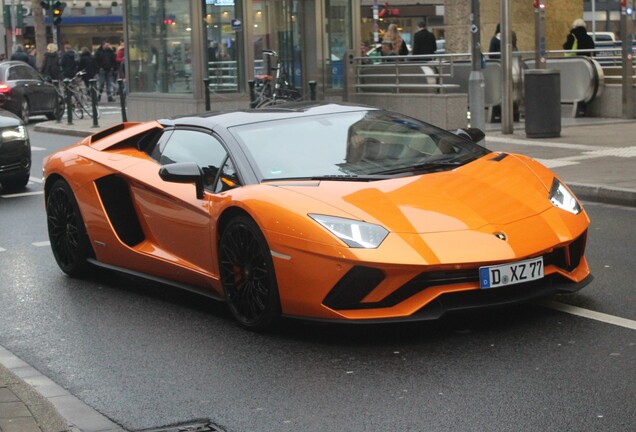 Lamborghini Aventador S LP740-4 Roadster