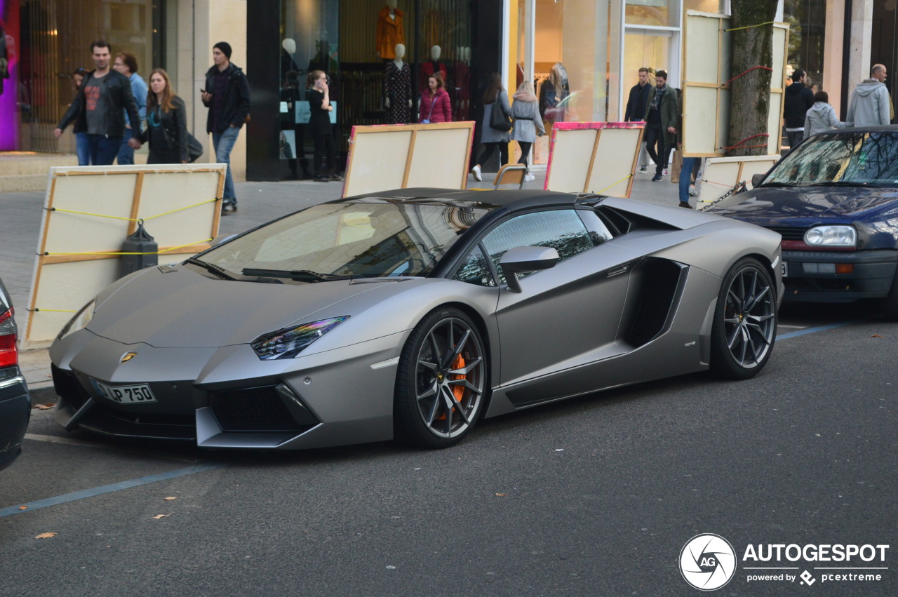 Lamborghini Aventador LP700-4 Roadster