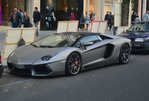 Lamborghini Aventador LP700-4 Roadster