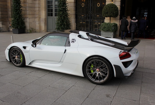 Porsche 918 Spyder Weissach Package