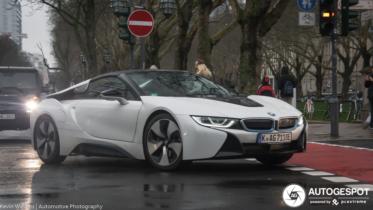 BMW i8 Roadster