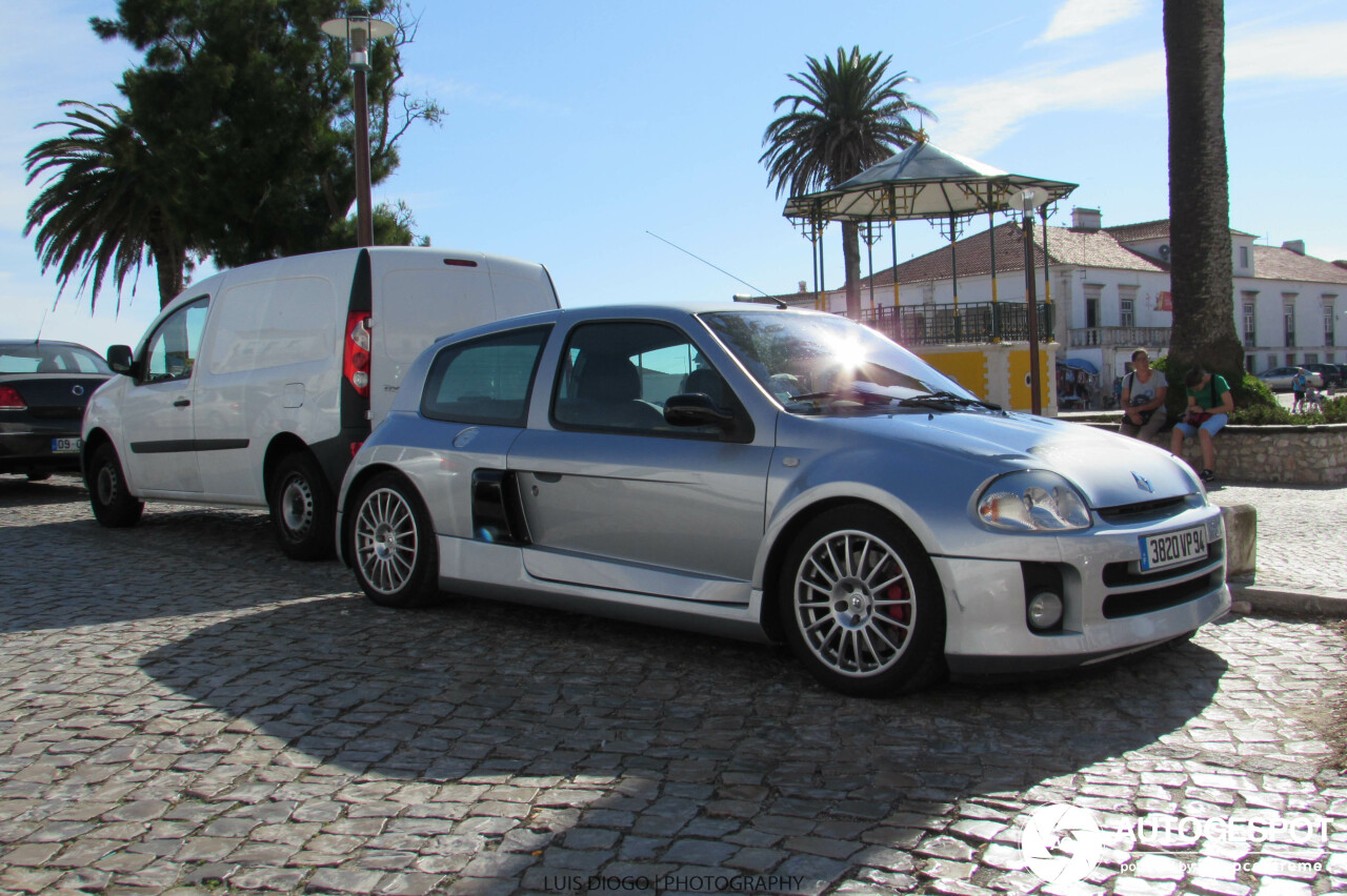 Renault Clio V6