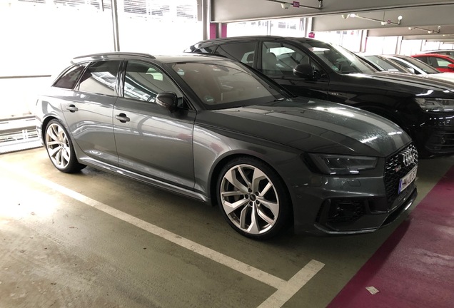 Audi RS4 Avant B9