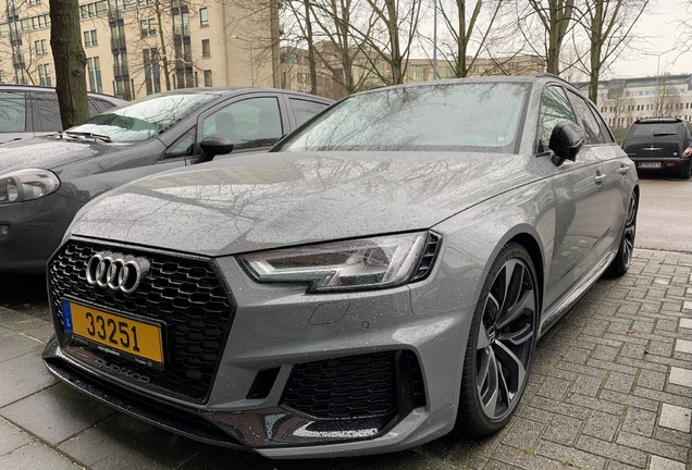 Audi RS4 Avant B9