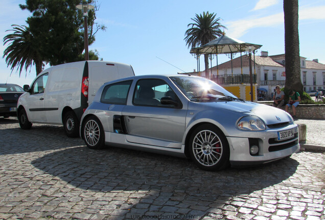 Renault Clio V6