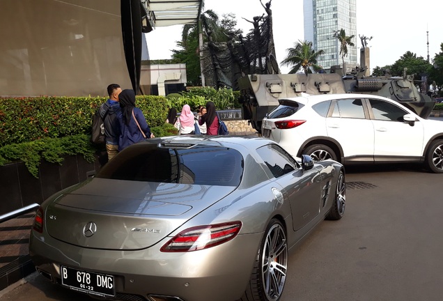 Mercedes-Benz SLS AMG