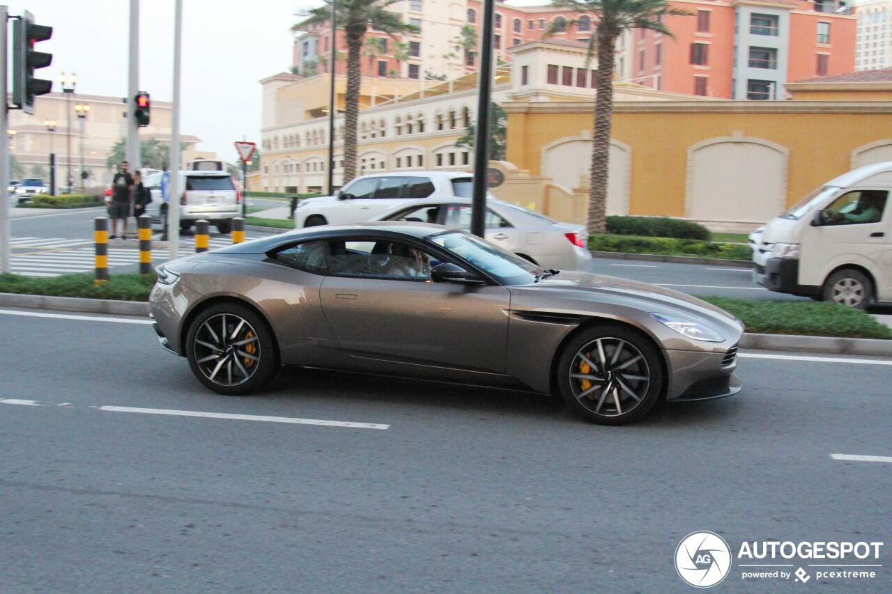 Aston Martin DB11 V8